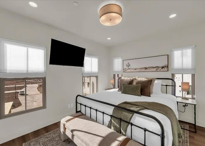 Sienna Cove At Desert Color By Ember Stays