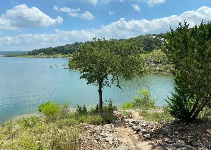 Lakehouse Villa On Quiet Cove