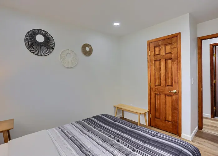 Stylish And Accessible 5 Bedroom, 2 Bathroom Home In Cranberry, Pittsburgh