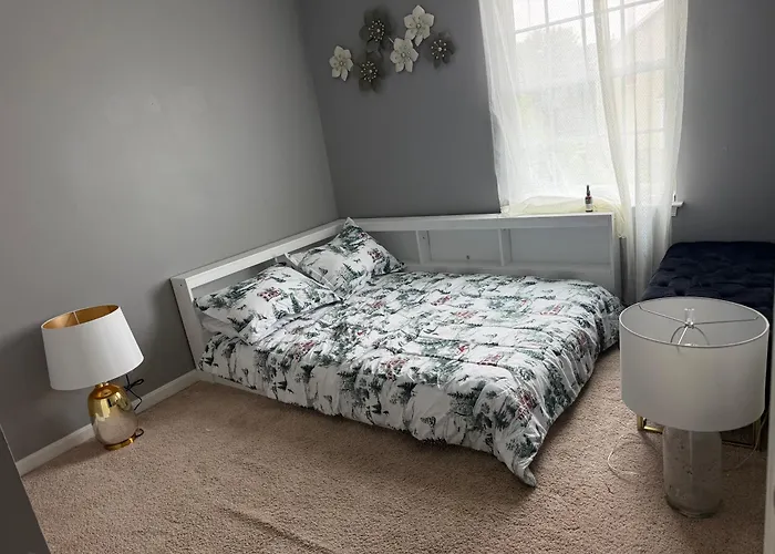 Comfortable & Private 2 Bedrooms In A Town Home