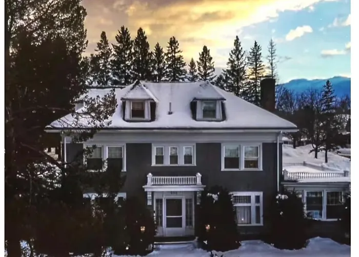 Great Northern Guest House King Suite 4