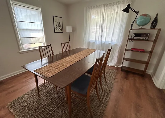 Charming Roanoke Guesthouse