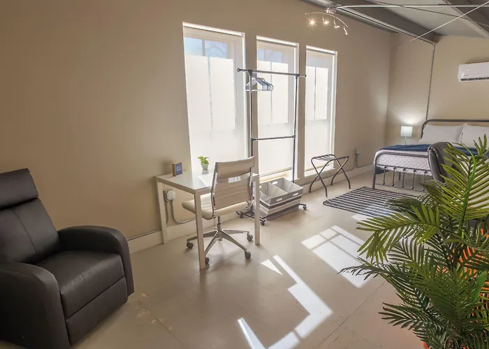 Gorgeous Guesthouse Near Amazing Downtown