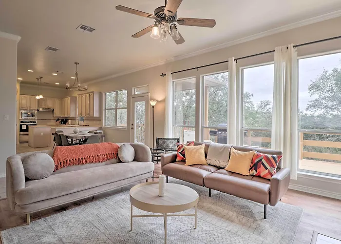 Airy Villa In Austin W/ Badminton/Volleyball Court