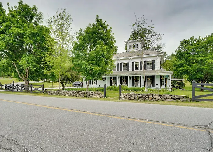 Gorgeous Victorian-Style House W/ Hilltop Pool!