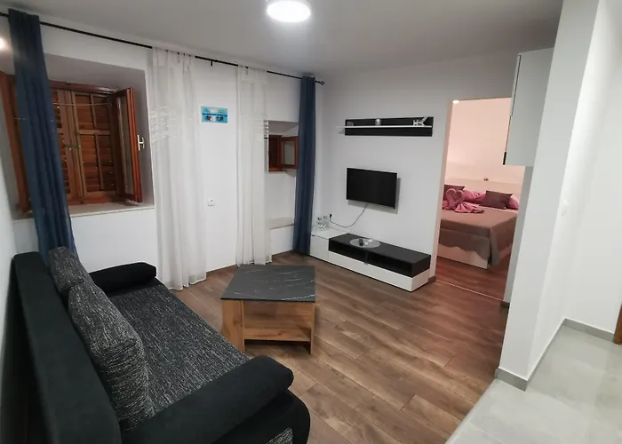 M & J Central Suites