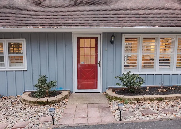 Cowry Acres - 11 Acre Enchanted Retreat, Hot Tub