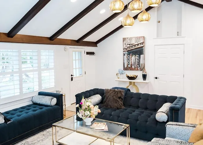 Cowry Acres - 11 Acre Enchanted Retreat, Hot Tub