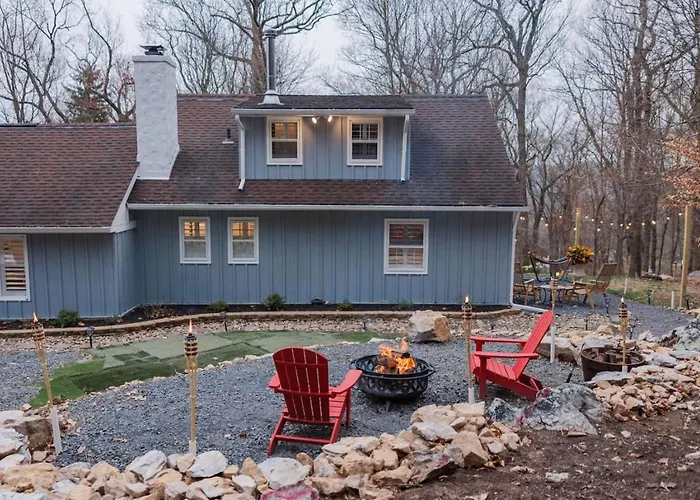 Cowry Acres - 11 Acre Enchanted Retreat, Hot Tub