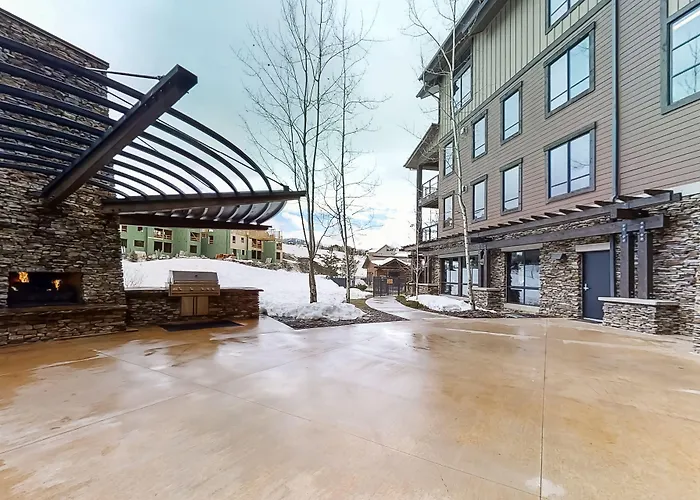 Hotels with pool Trailhead Lodge