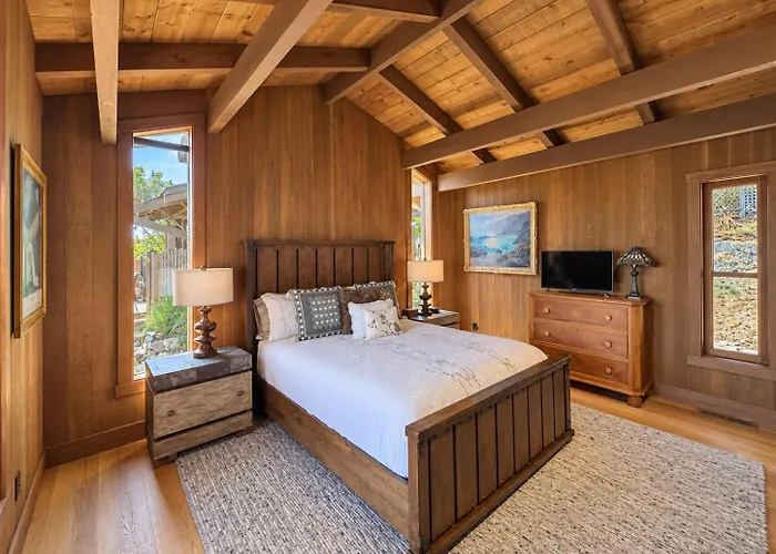5 Acres Pool/Spa, Walk To All Big Sur Has To Offer