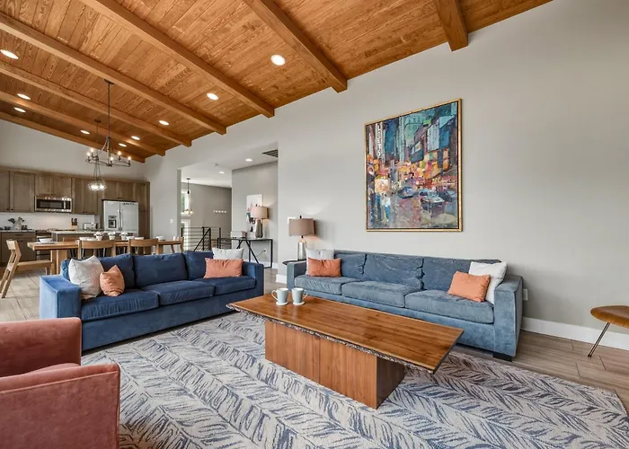 Modern Cabin Near Smoky Mountain National Park