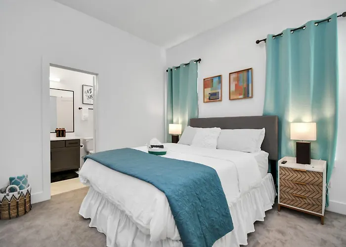 Rooftop Downtown Home - 2 Mins From Restaurants, Parks And Leisure Centres