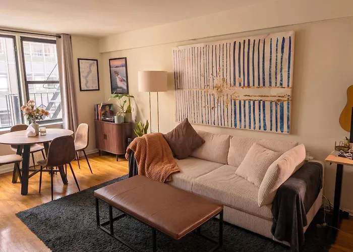 Lavish Columbus Circle Apartment By Central Park & Times Square (Adults Only)