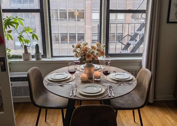 Lavish Columbus Circle Apartment By Central Park & Times Square (Adults Only)