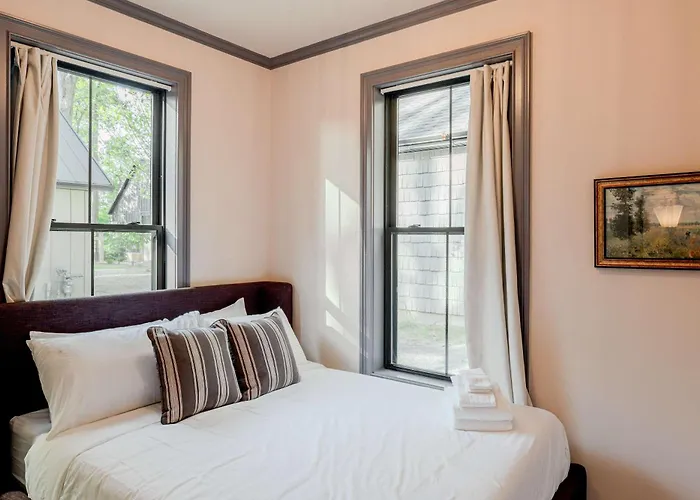 Wolfsbane - Upscale 2 Bedroom Villa At Petite Acres