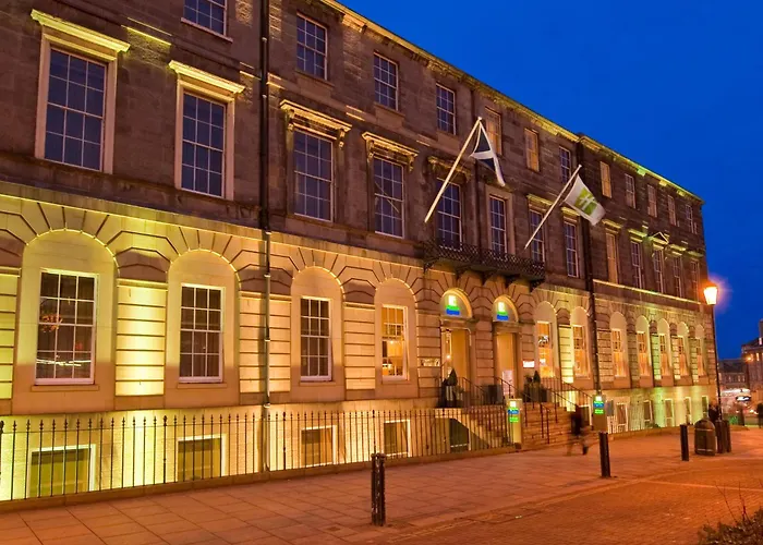 Hotel with Tennis: Holiday Inn Express Edinburgh City Centre By Ihg