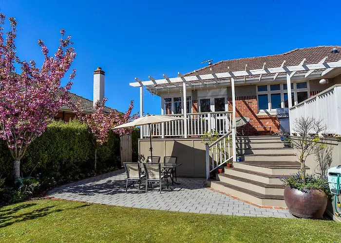 Sunny Mornington 2 Bedroom Guest Suite