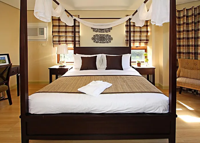 Beach hotel: Crosswinds Resort Suites