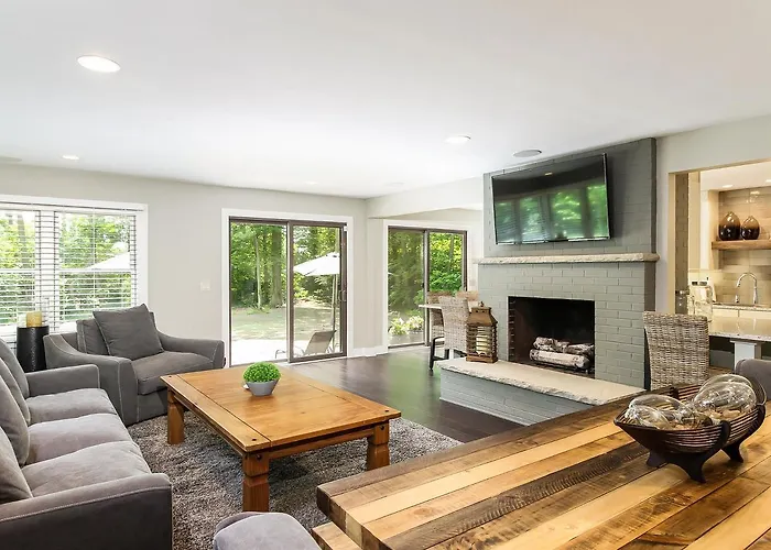 Private Large Yard Close To Town Hot Tub Lake