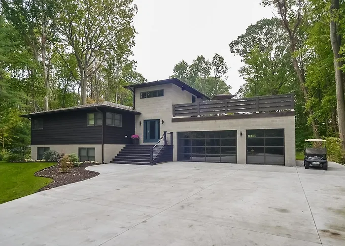 Private Large Yard Close To Town Hot Tub Lake