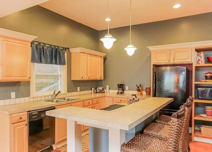 Screened Porch Pt Water Views Hot Tub Walk To Saug