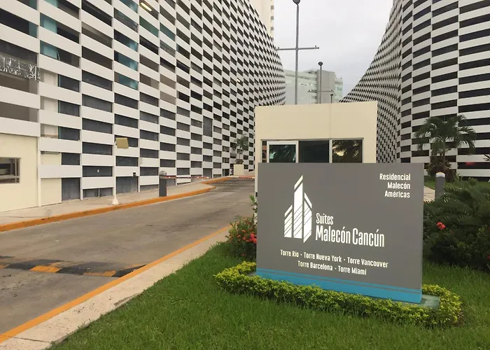 Hotel Jacuzzi: Suites Malecon Cancun