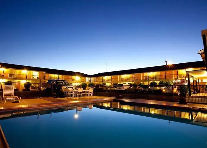 Cheap hotels Golden West Motor Inn