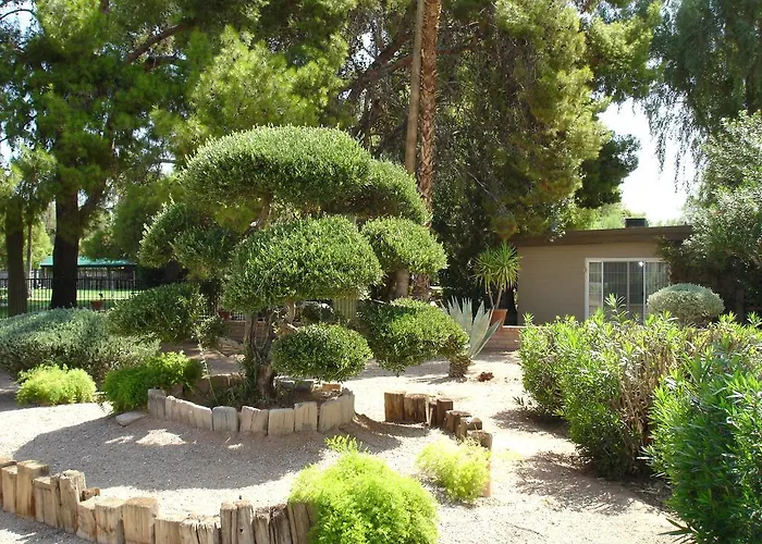 Smoketree Resort And Bungalows