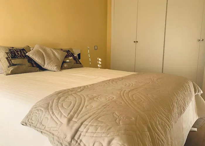 Hotel cerca del colegio: Apartamentos El Retiro de Avellaneda by RetiroRural