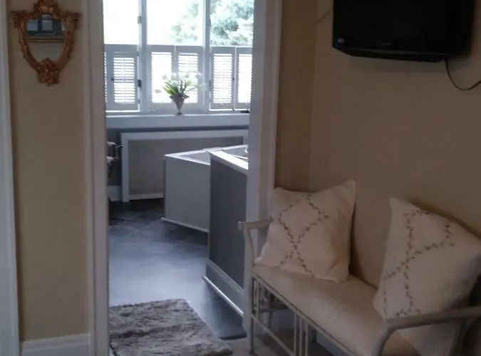 The Guest House At The Regina House Tea Room