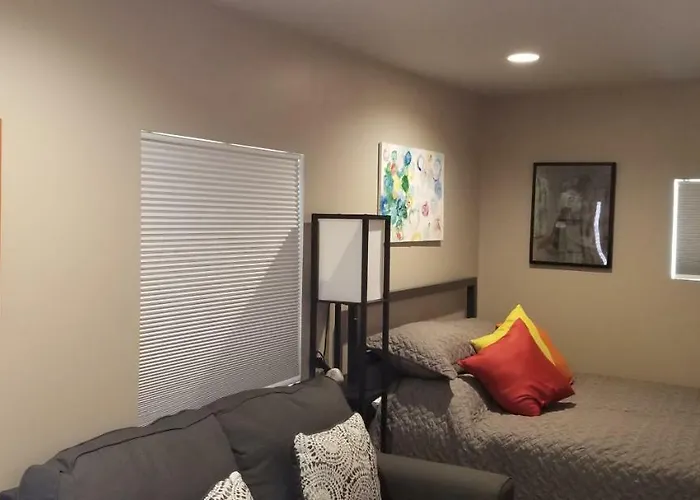 Best Little Guesthouse In Melrose! New Listing!