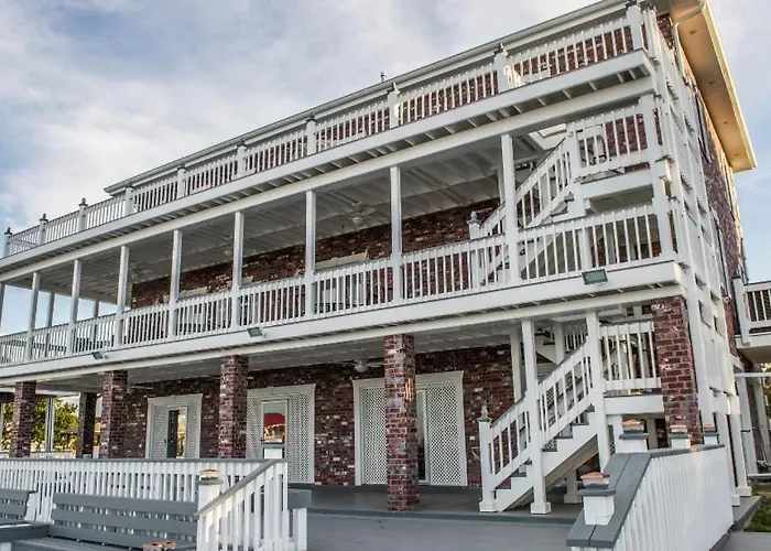 Villa W/ Waterfront Deck: 23 Mi To Bourbon Street!