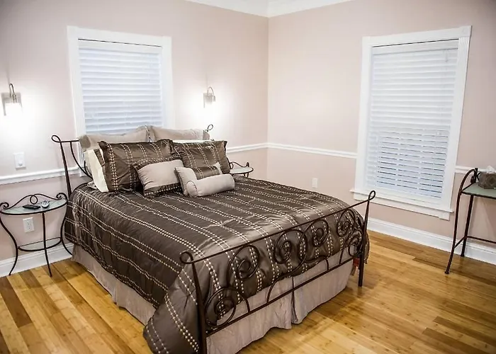 Villa W/ Waterfront Deck: 23 Mi To Bourbon Street!