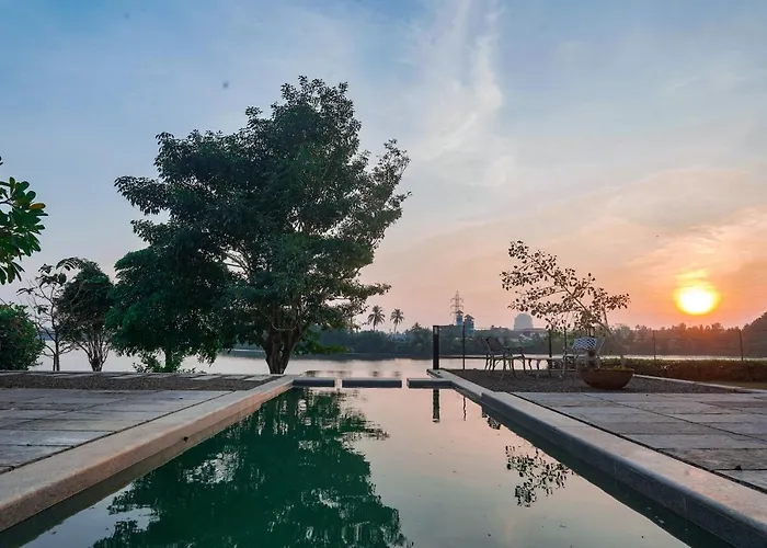 Anaya'S Lake House