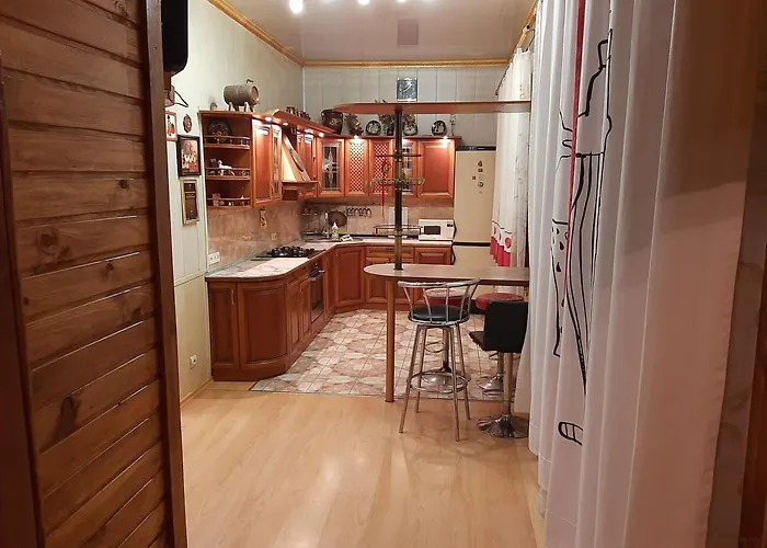 Куренiвський Двiр