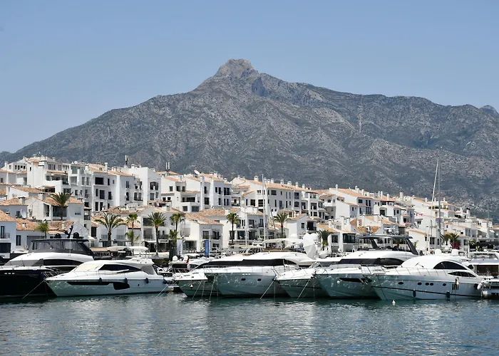 Frontline Villa El Martinete With Picasso Pool Marbella